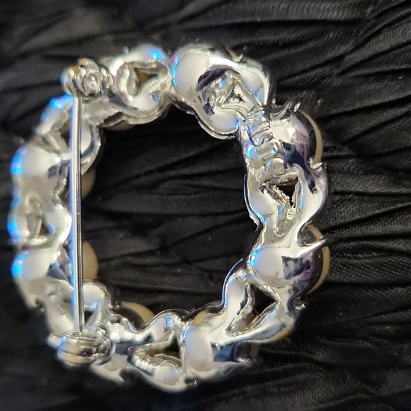 LISNER Vintage brooch circle of pearls, rhinestones. - Picture 7 of 10